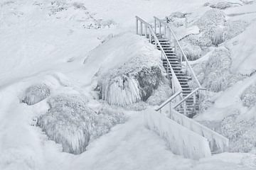 Frozen stairs van Loulou Beavers