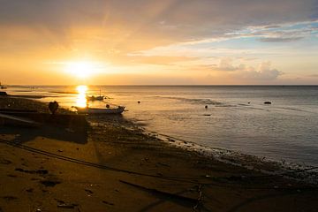 Zonsondergang in Bali van Lucas De Jong