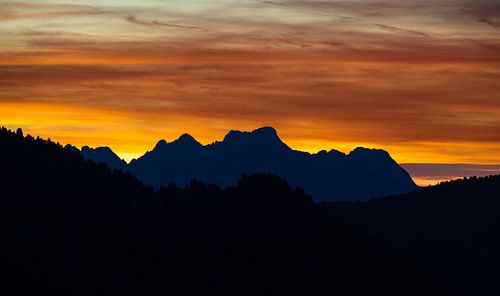 Prachtige luchten als de avond valt in Oostenrijk