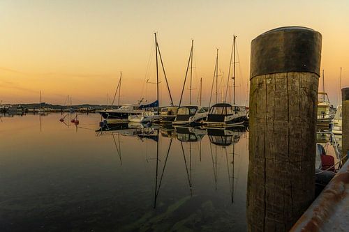Avondsfeer in de haven van Gager/Rügen
