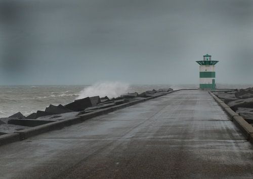 Havenhoofd Scheveningen bij storm