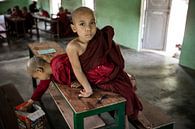 BAGHAN, MYANMAR 12. DEZEMBER 2015 - Junger chinesischer Mönch im Schulunterricht in einem buddhistis von Wout Kok Miniaturansicht