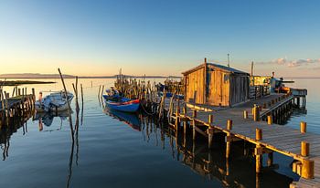 Sonnenuntergang im Fischereihafen, Portugal