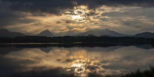 Gouden rust - zonsondergang boven de Hopfensee
