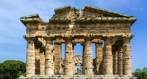 Voorzijde van Poseidon tempel in Paestum, Italië
