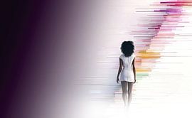 Vrouw in witte jurk stapt het licht in