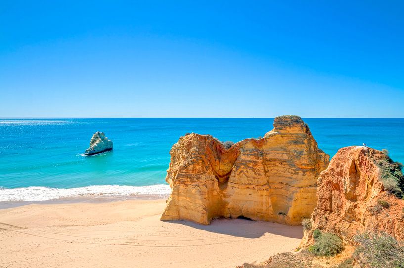Rotsformaties aan de Portugese kust in de Algarve van Eye on You
