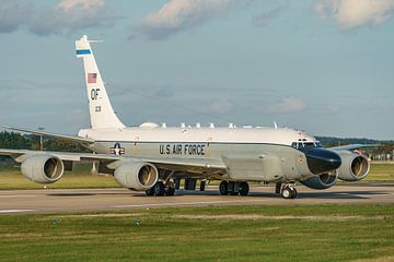 Boeing RC-135 Rivet Joint geland op RAF Mildenhall. van Jaap van den Berg