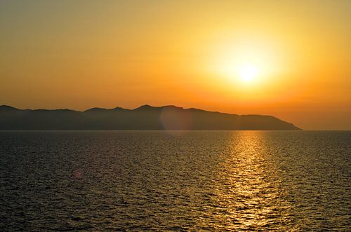 Sonnenuntergang über Sardinien - Reflexionen im Mittelmeer