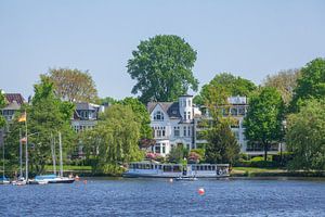 Villas sur l'Alster extérieur avec Alsterdampfer au printemps, Hambu