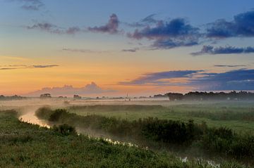 Amerongse Bovenpolder in het ochtendlicht. van Willem van Leuveren Fotografie