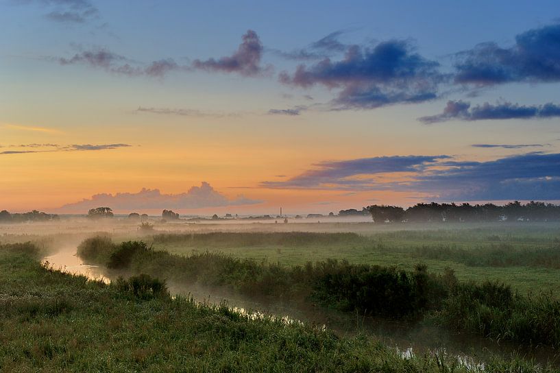 Amerongse Bovenpolder in het ochtendlicht. von Willem van Leuveren Fotografie