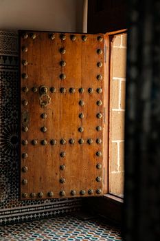 Oude houten Marokkaanse deur, prachtig gedetailleerd