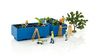miniatuurtjes in de groentetuin