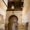Mann in der Medina von Fes von Antwan Janssen