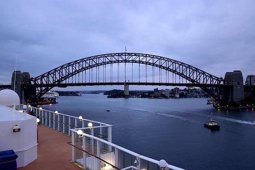 Linksaf voor de Sydney Harbour Bridge