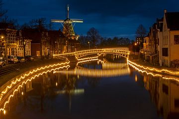 Historische Stadt Dokkum in Weihnachtsstimmung in Friesland Niederlande bei Nacht von Eye on You