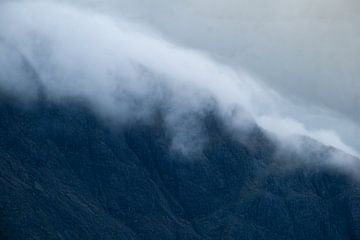 Die schwarzen -rauchigen- Cuillins auf der Insel Skye von André Post