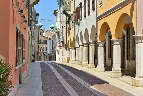 Charmante Straße in der Altstadt von Gorizia