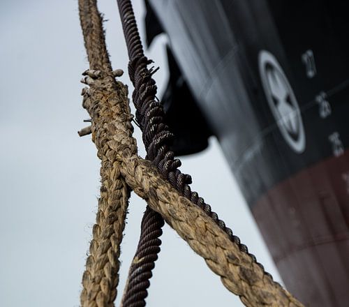 Afgemeerd in IJmuiden rauw in de haven.