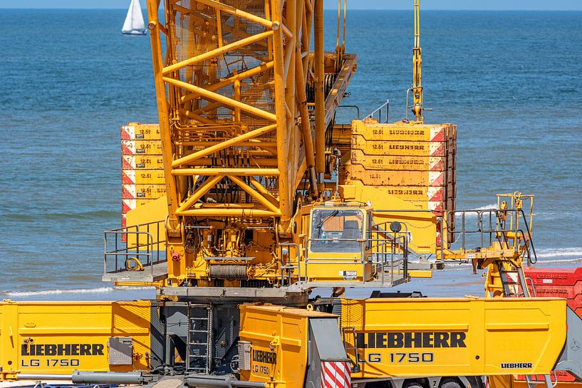 Impressive Liebherr LG 1750 from Adrighem Kraanverhuur. by Jaap van den Berg