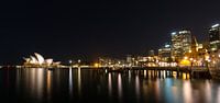 Sydney nacht skyline - Australie van Marcel van den Bos thumbnail