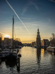 Amsterdamse Binnenstad vlak voor zonsondergang van Arthur Scheltes