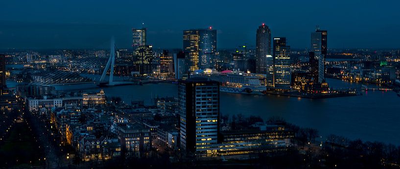 Rotterdam bij avond by Harmen Goedhart