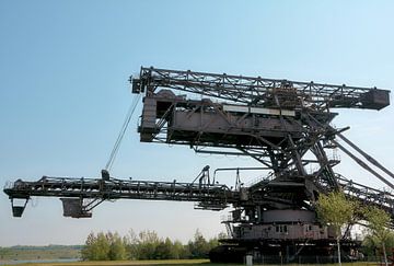 Voormalige kolengraafmachine in de voormalige dagbouwmijn Golpa-Nord bij Gräfenhainichen van Heiko Kueverling