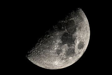 Maan in de donkere nachtelijke hemel van Sjoerd van der Wal Fotografie
