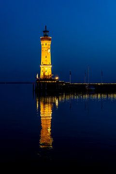 Leuchttumr Lindau zur blauen Stunde von Dieter Walther
