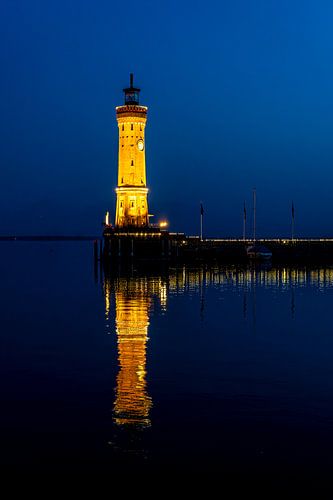 Le phare de Lindau à l'heure bleue