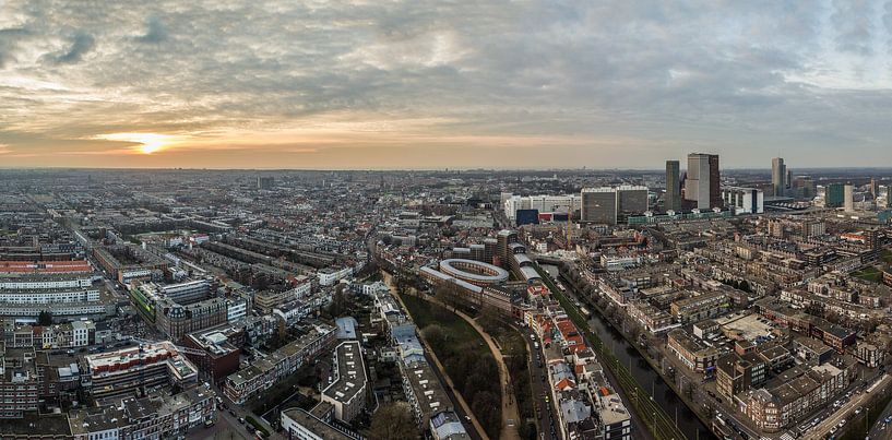 Panorama uitzicht Den Haag vanaf Haagse Toren bij zondondergang van Alain Dacier