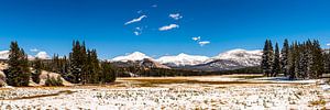 Panorama Tuolumne Meadows im Schnee am Tioga Pass Yosemite Nationalpark Kalifornien USA