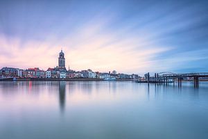 Skyline Deventer tijdens het blauwe uurtje von Dennisart Fotografie