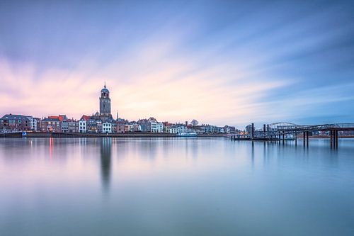 Skyline Deventer tijdens het blauwe uurtje