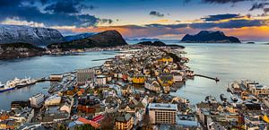 Zicht op Ålesund, Noorwegen van Adelheid Smitt