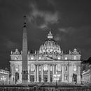 Italië in vierkant zwart wit, Rome - Vaticaan - Sint Pietersbasiliek van Teun Ruijters thumbnail