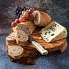 Käse, Brot und Trauben von Alex Neumayer