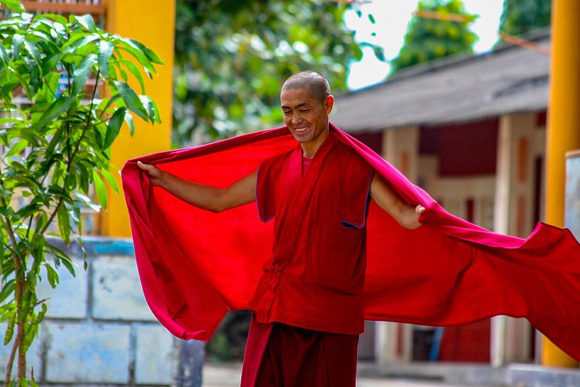 Tibetaanse monnik in Bylakuppe (India) van Martijn