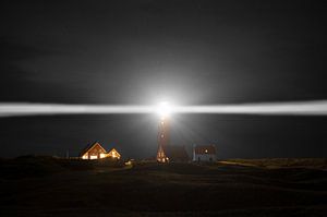 A Lighthouse at Night on Texel von Brian Morgan