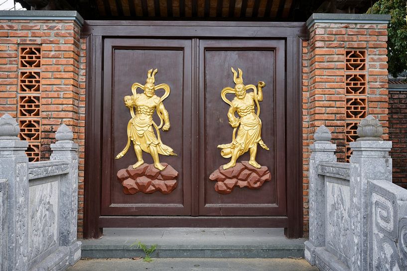 Portal decorated with golden protective divinities by Frank Photos