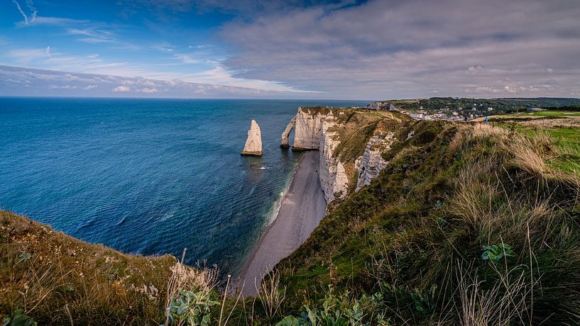 L&#039;Aiguille, chalk cliff near Étretat by Gijs Rijsdijk