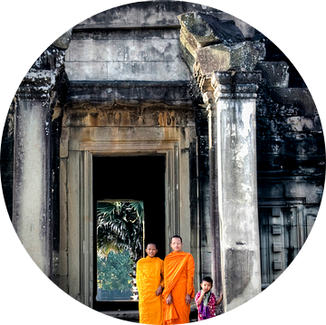 Boeddhistische monniken in Angkor Wat van Marie-Lise Van Wassenhove