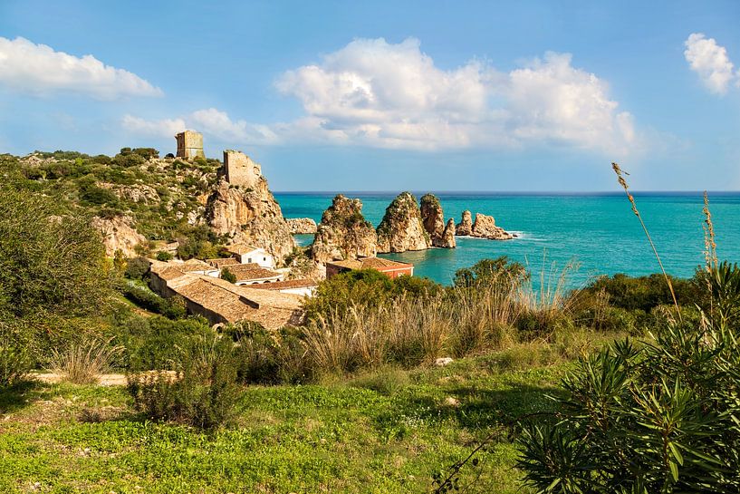 Tonnara di Scopello, aan de Golf van Castellammare, Scopello, Trapani, Sicilië, Italië. van Mieneke Andeweg-van Rijn