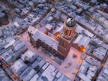 Zwolle Peperbus kerktoren tijdens een koude winter zonsopgang van Sjoerd van der Wal Fotografie