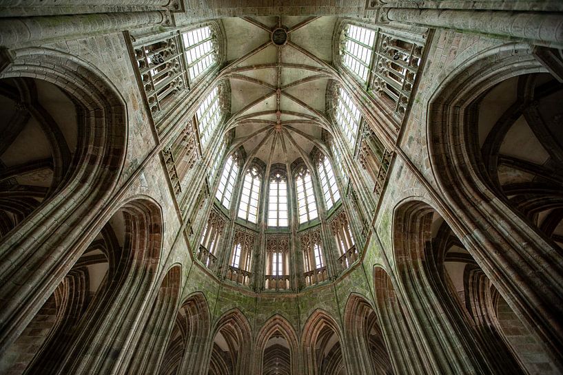 Gros plan de l'architecture de la cathédrale du Mont Saint Michel en France. Wout Cook One2exhibitio par Wout Kok