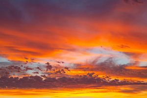 Zonsondergang Bloubergstrand Beach, Tafelberg Zuid Afrika van Willem Vernes