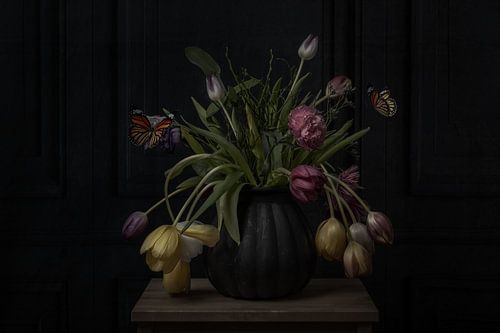 Fleurs dans un vase sur Christa van Gend