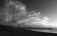 Zonsondergang boven Venice Beach in zwart-wit